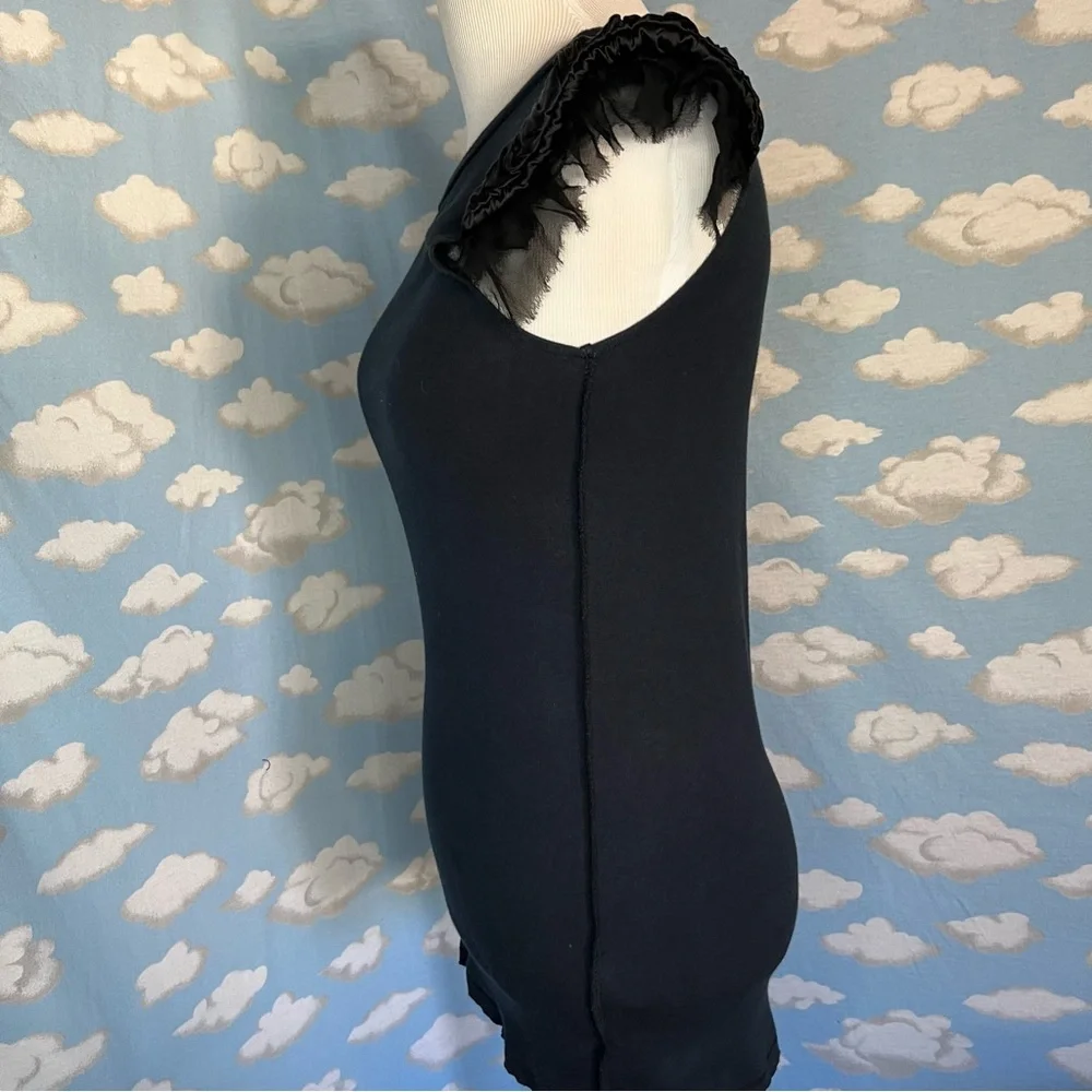 Alice + Olivia sleeveless fitted top with ruffled shoulders Black Size XS - Picture 4 of 8